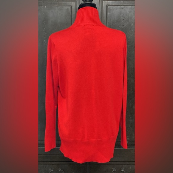 Questions red zipped up sweater cardigan. Size L - Picture 3 of 11